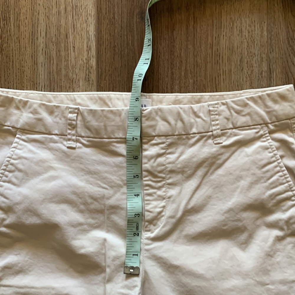 Gap light khaki Bermuda shorts size 8 - Picture 3 of 7